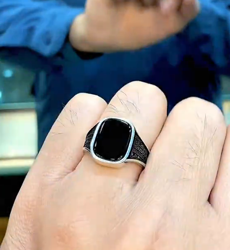 The Elegant Black Ring Ring Store