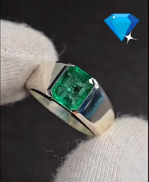 Modernist Emerald Ring Ring Store
